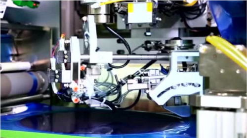 突破芯片生產(chǎn)最大難關,28納米光刻機橫空出世,網(wǎng)友 牛